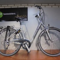 Trek T 500 24 versnellingen met V-Brakes, Verende voorvork, verende zadelpen en batterijverlichting