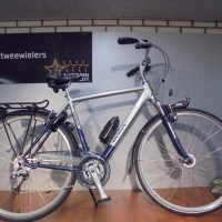 Koga Advance 24 versnellingen met V-Brakes, Naafdynamo en verende voorvork.